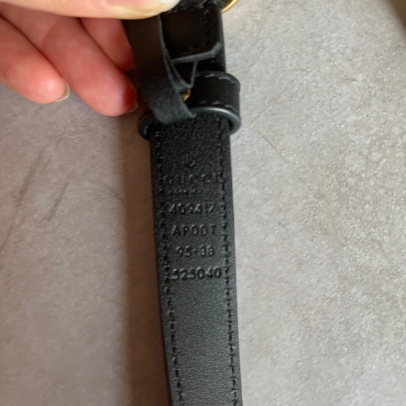Slim black Gucci Belt sz 90/95